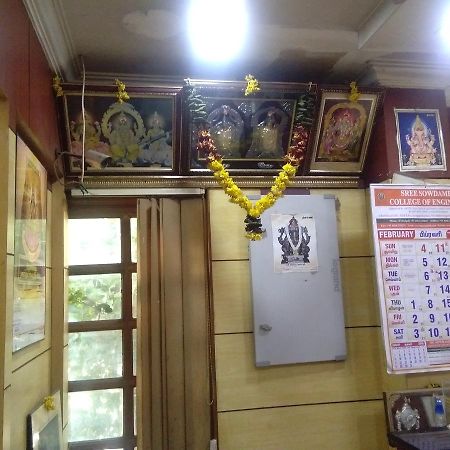 Hotel Adithya Chennai Zewnętrze zdjęcie